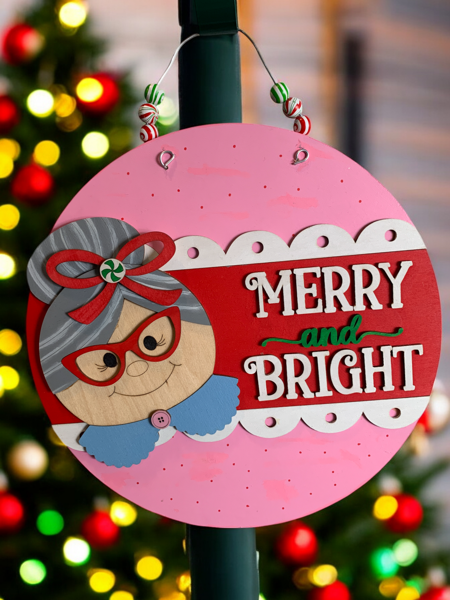 Merry and Bright Christmas Sign – 3D Wooden Round Holiday Decor with Grandma Design