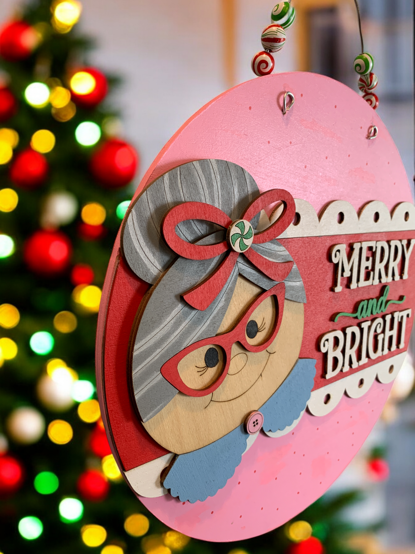 Merry and Bright Christmas Sign – 3D Wooden Round Holiday Decor with Grandma Design