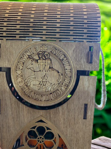 Old fashioned radio inspired wine box