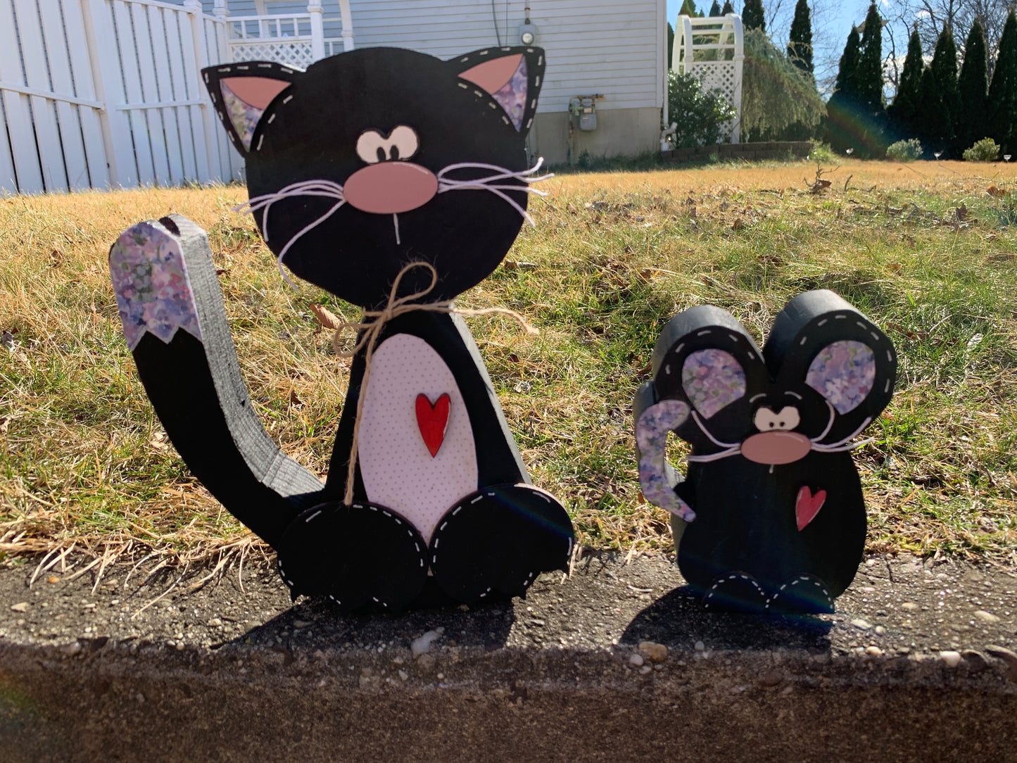 Cat & Mouse Farm Style Shelf Sitter